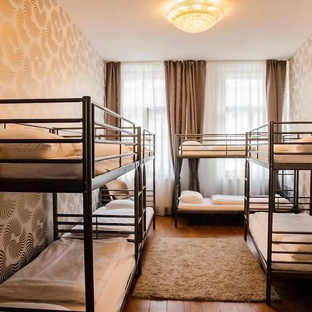 The Republic Garden Hostel Praha Bagian luar foto