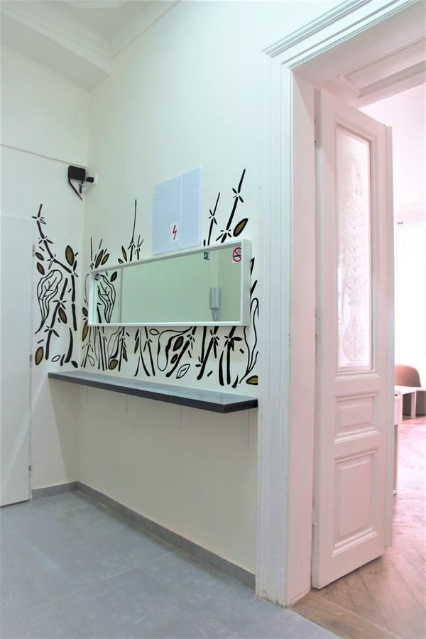 The Republic Garden Hostel Praha Bagian luar foto