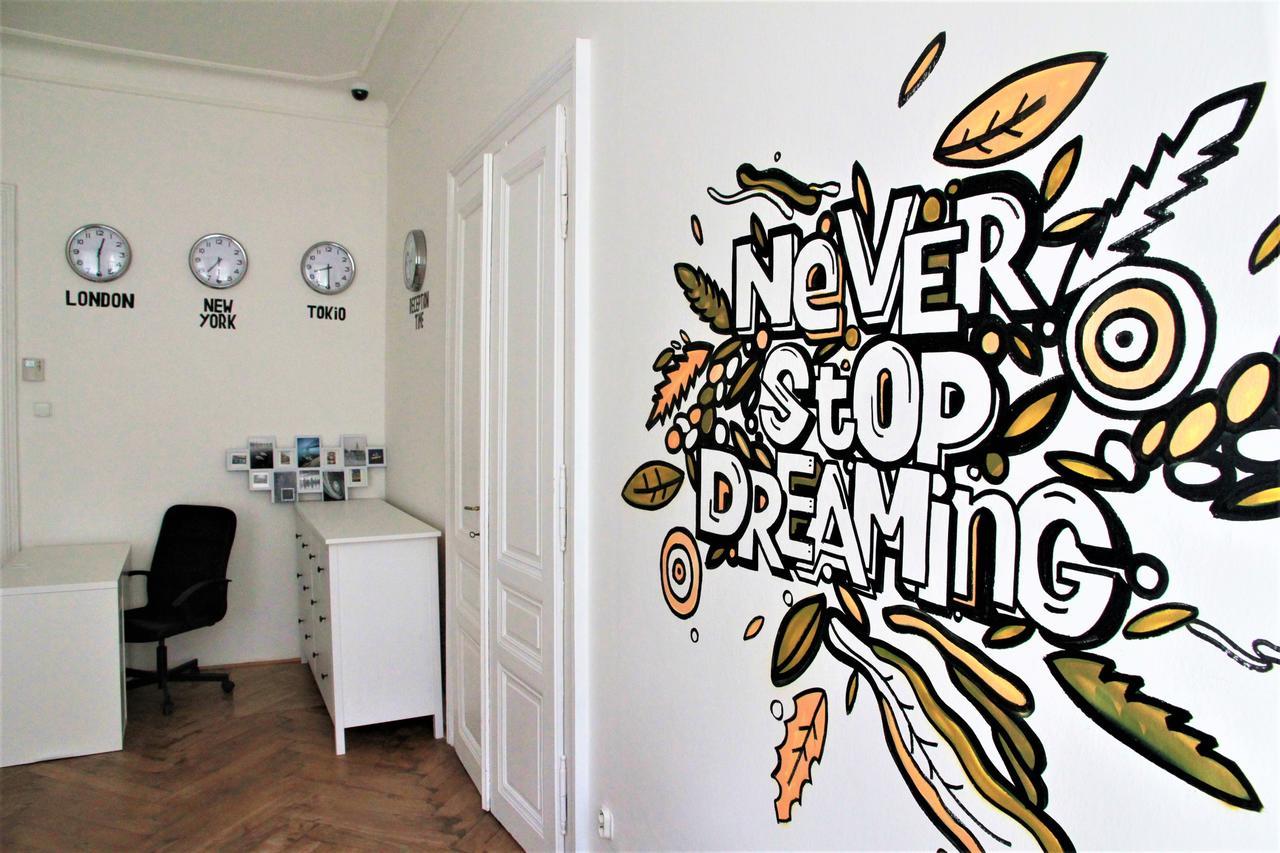 The Republic Garden Hostel Praha Bagian luar foto