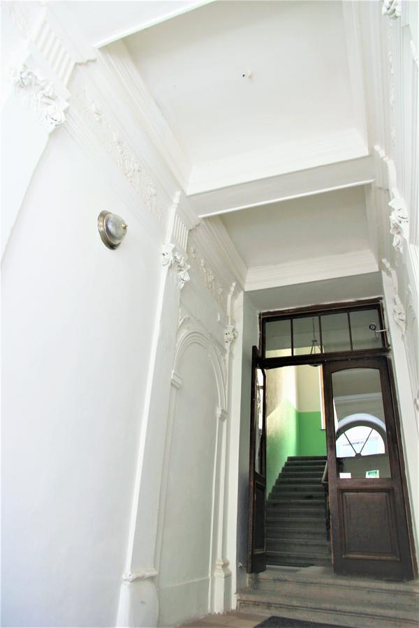 The Republic Garden Hostel Praha Bagian luar foto