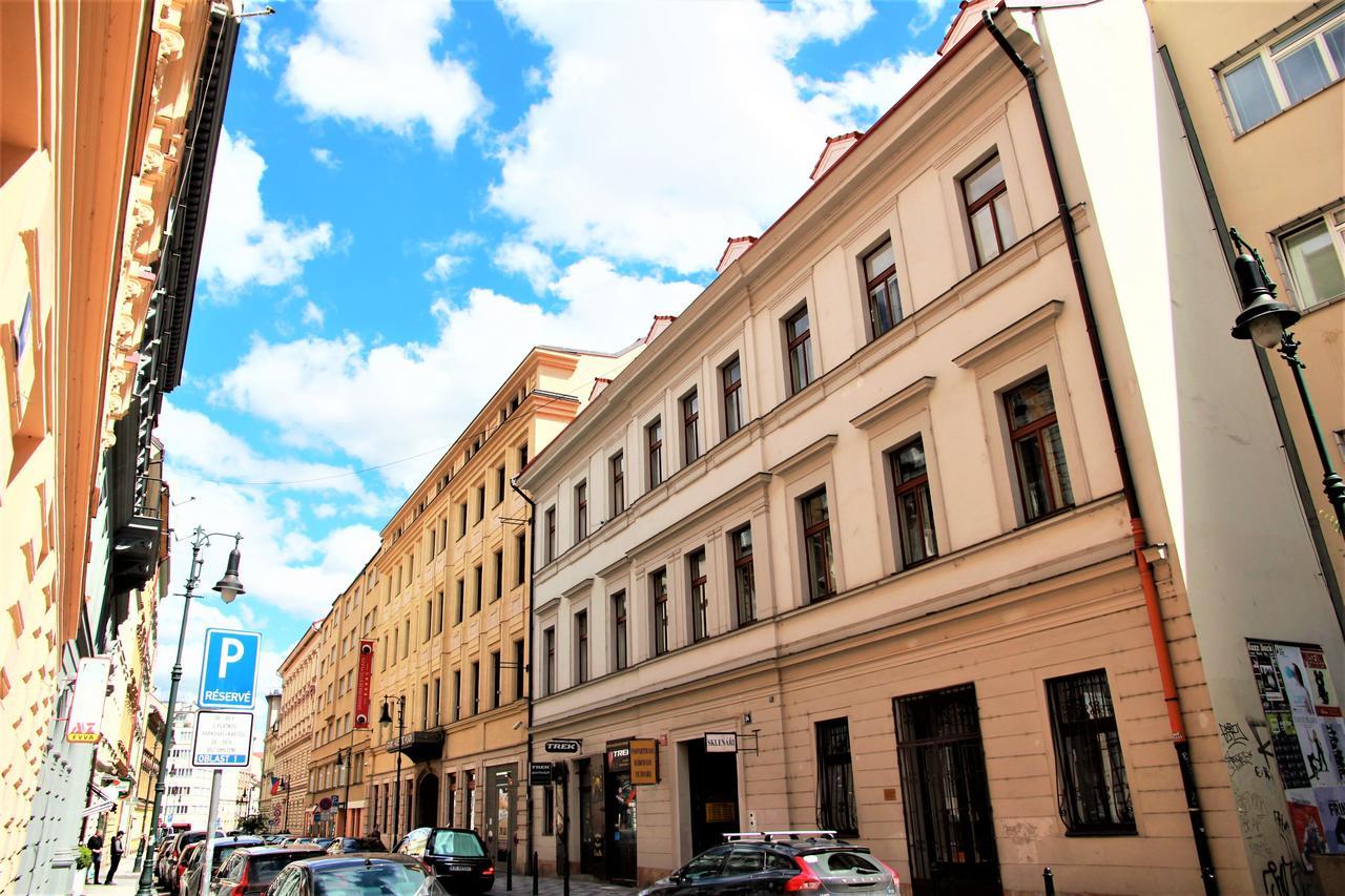 The Republic Garden Hostel Praha Bagian luar foto