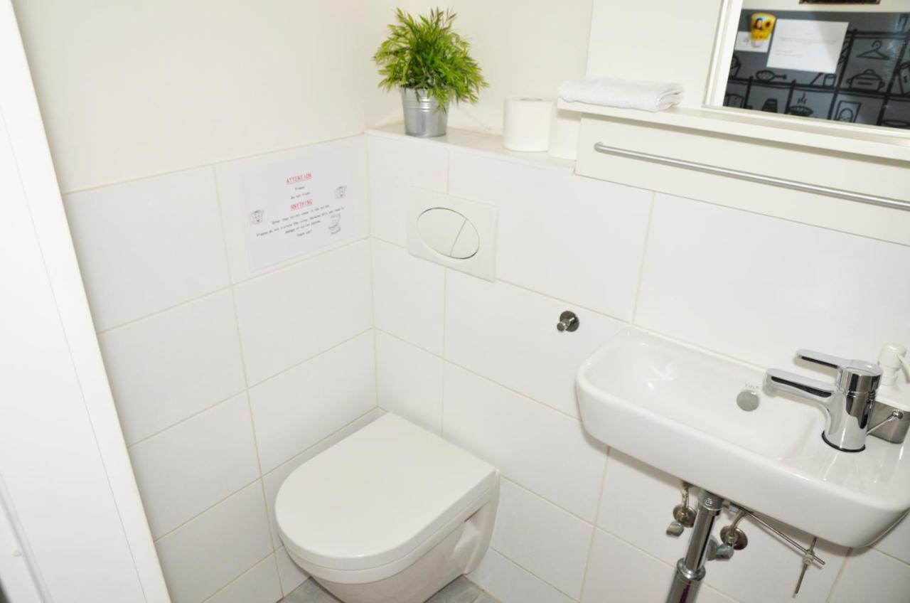 The Republic Garden Hostel Praha Bagian luar foto