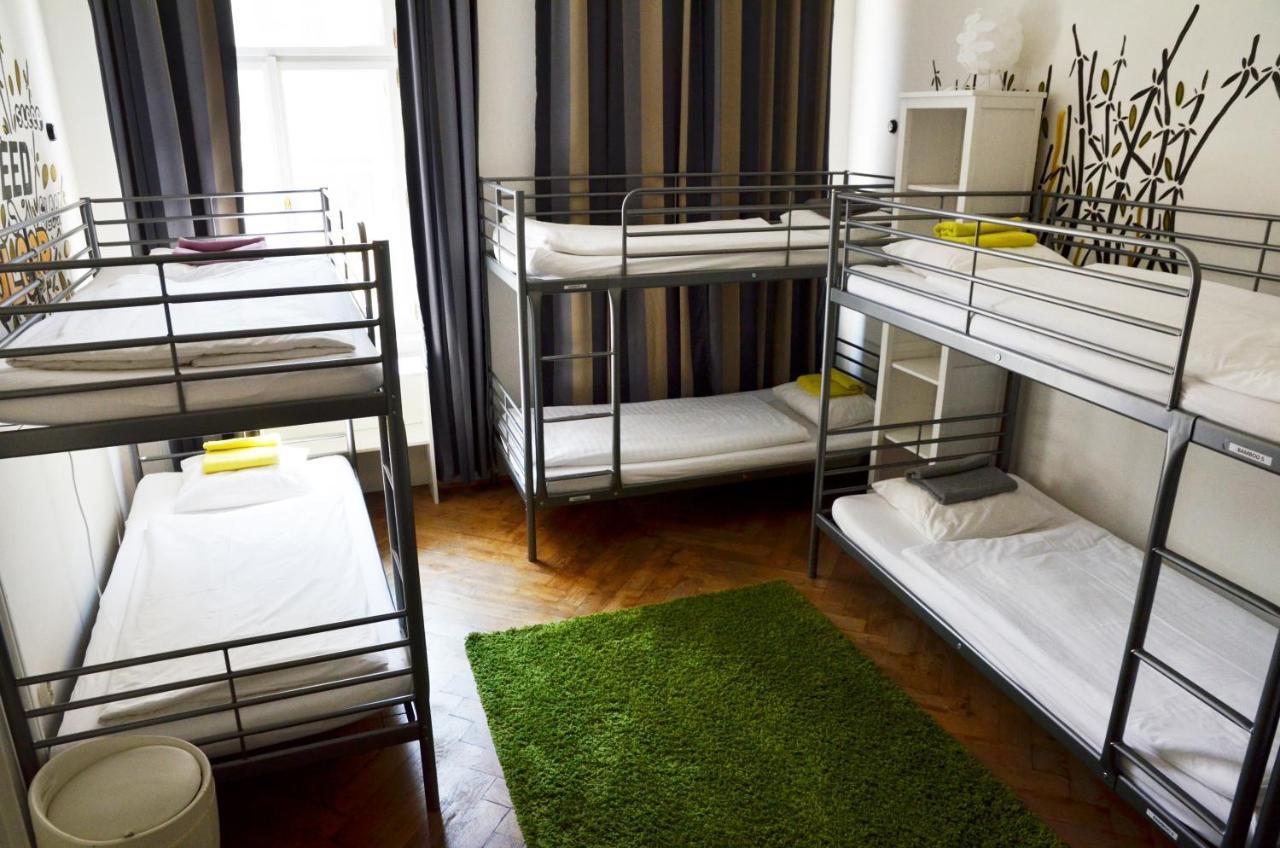 The Republic Garden Hostel Praha Bagian luar foto