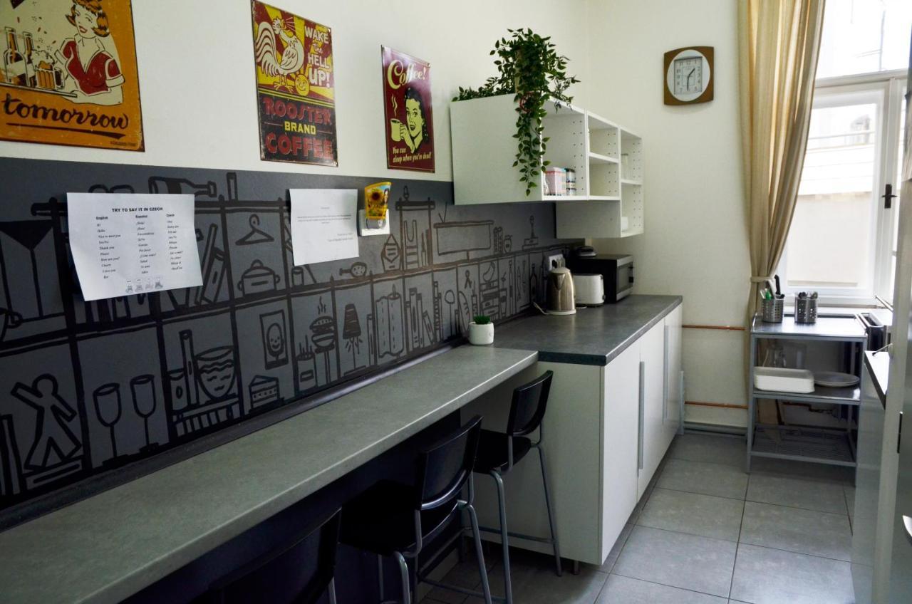 The Republic Garden Hostel Praha Bagian luar foto