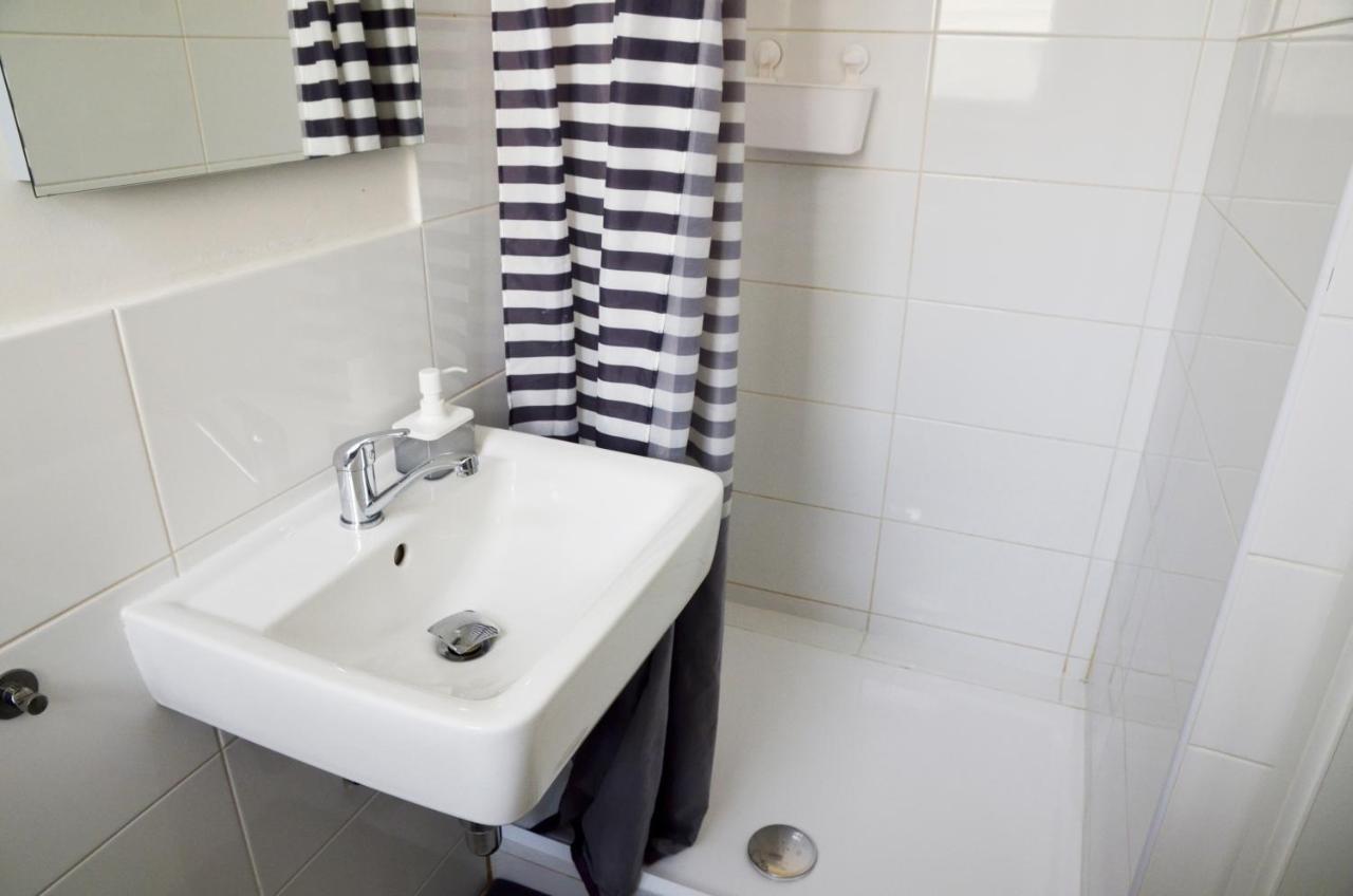 The Republic Garden Hostel Praha Bagian luar foto