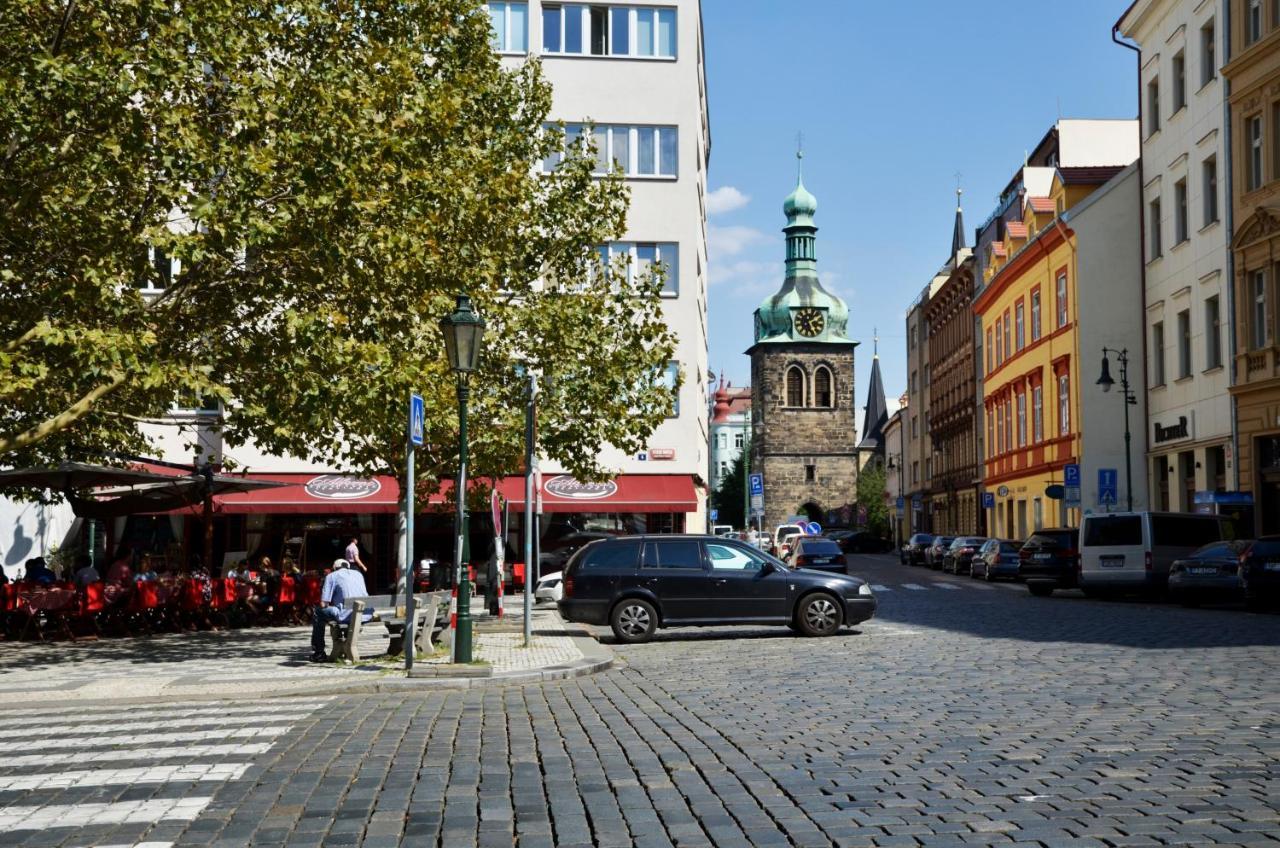 The Republic Garden Hostel Praha Bagian luar foto