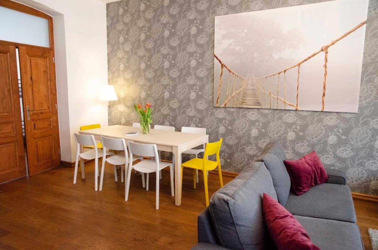 The Republic Garden Hostel Praha Bagian luar foto