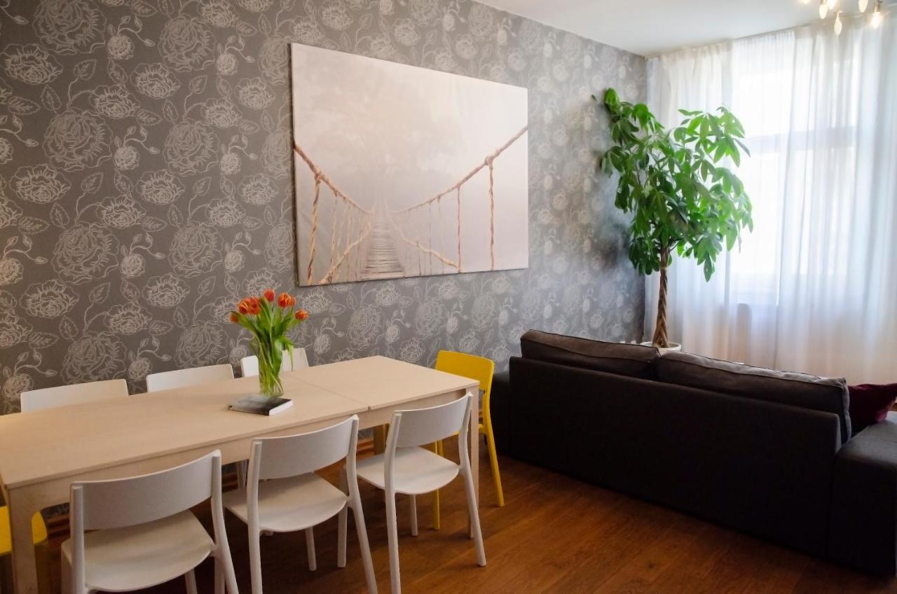The Republic Garden Hostel Praha Bagian luar foto