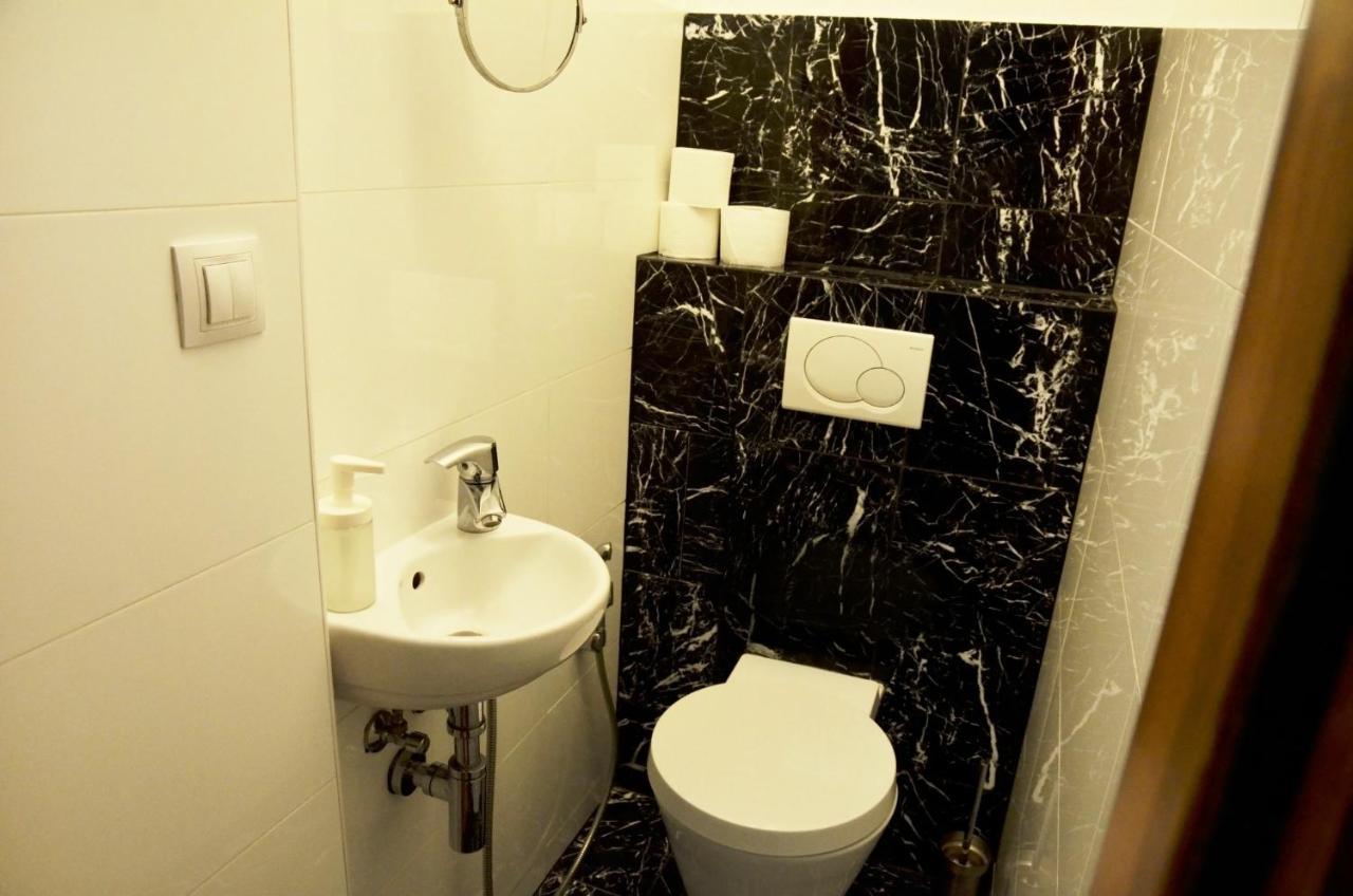 The Republic Garden Hostel Praha Bagian luar foto
