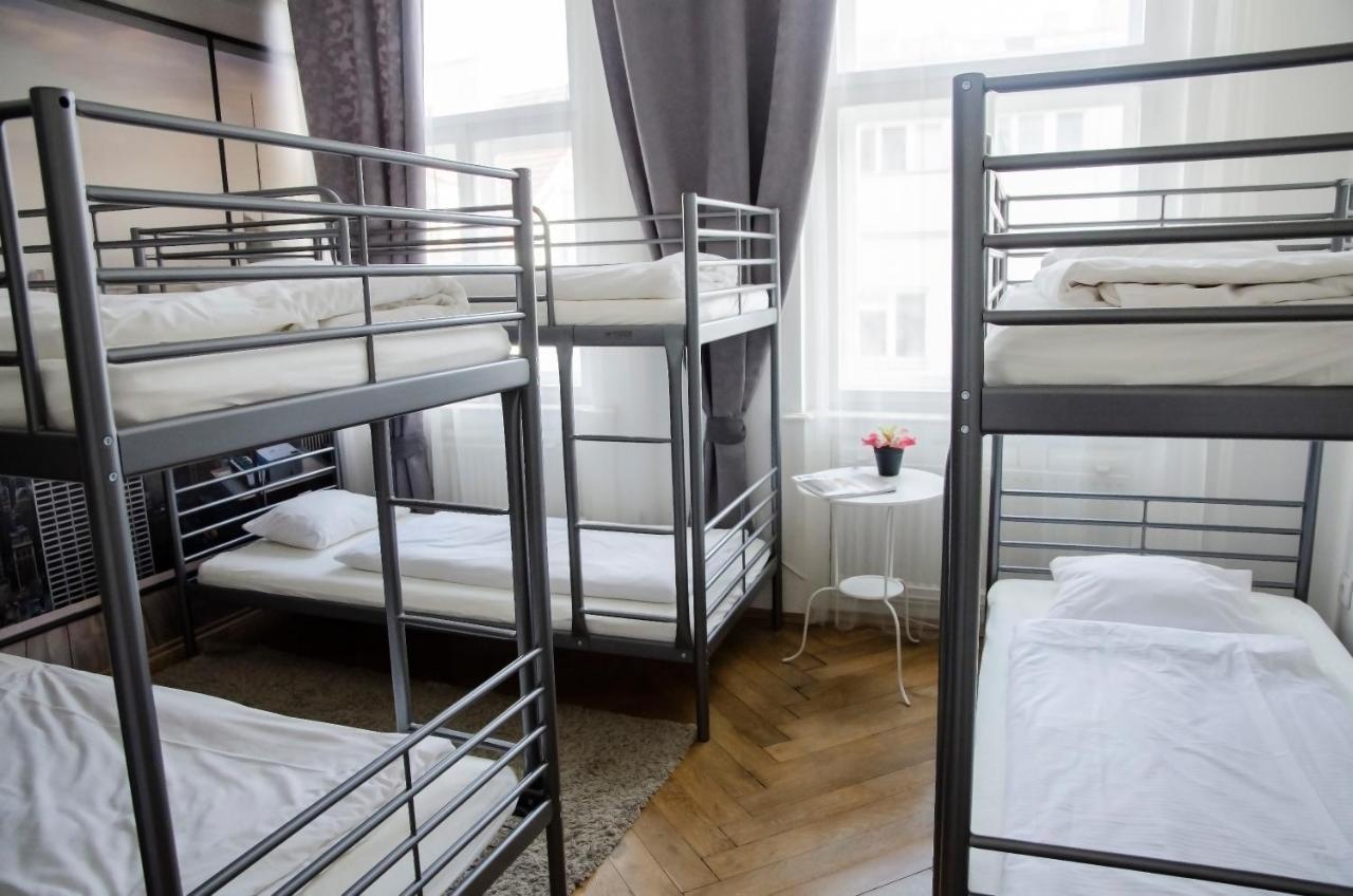 The Republic Garden Hostel Praha Bagian luar foto