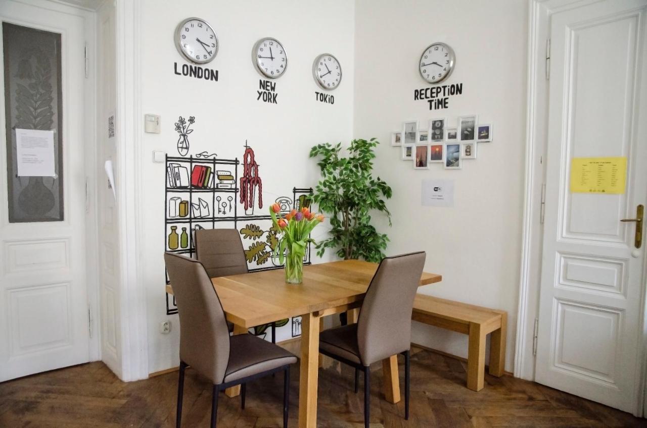 The Republic Garden Hostel Praha Bagian luar foto